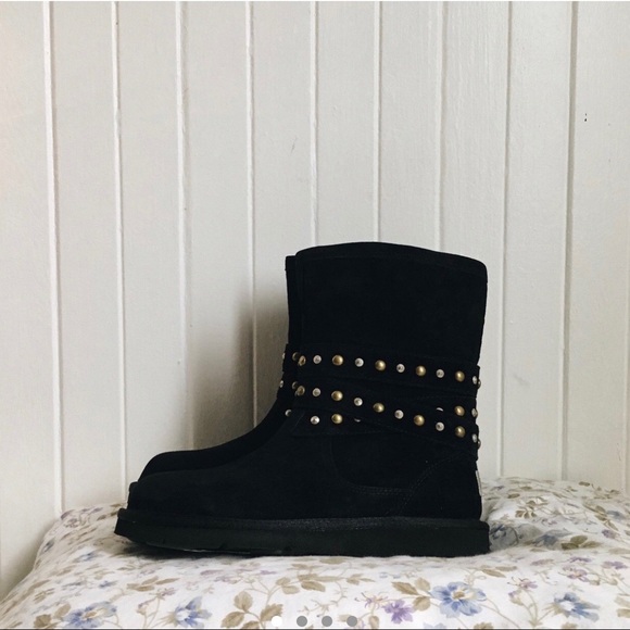 Black Ugg Boot - Picture 2 of 2